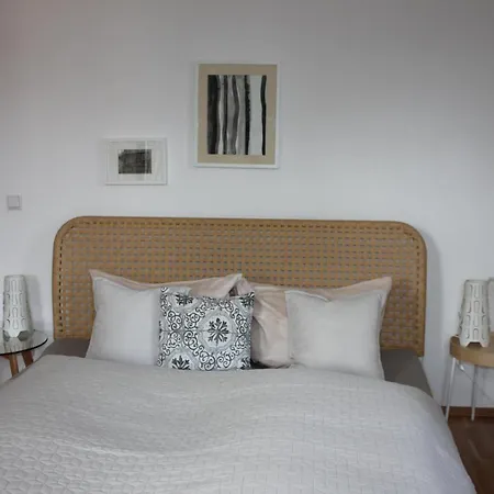 Traumhafte Etagenwohnung In Guenderzeitvilla *