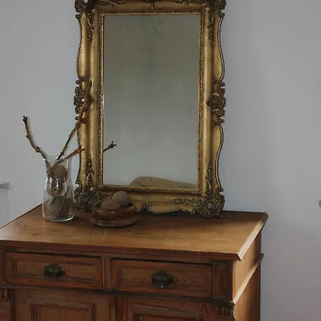 Traumhafte Etagenwohnung In Guenderzeitvilla Διαμέρισμα *