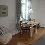 Traumhafte Etagenwohnung In Guenderzeitvilla 公寓