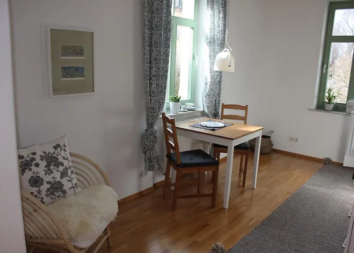 Traumhafte Etagenwohnung In Guenderzeitvilla Апартаменты