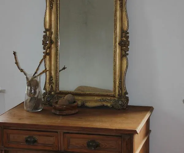 Traumhafte Etagenwohnung In Guenderzeitvilla Апартаменты *