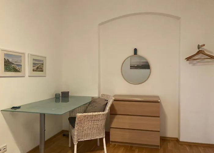 Traumhafte Etagenwohnung In Guenderzeitvilla *