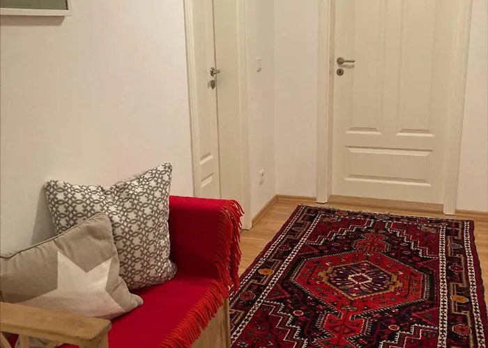 Traumhafte Etagenwohnung In Guenderzeitvilla Апартаменты