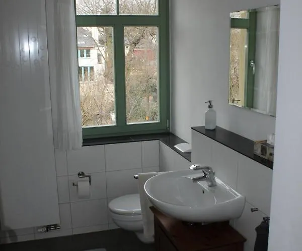 Traumhafte Etagenwohnung In Guenderzeitvilla *