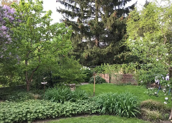 Traumhafte Etagenwohnung In Guenderzeitvilla Апартаменты *