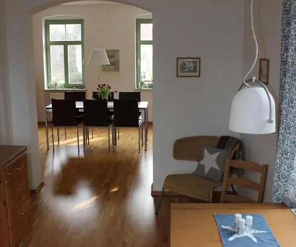 Traumhafte Etagenwohnung In Guenderzeitvilla Апартаменты *