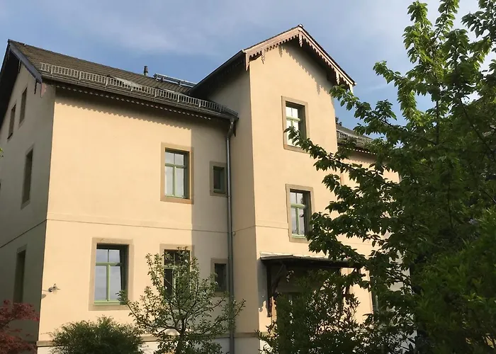 Traumhafte Etagenwohnung In Guenderzeitvilla Апартаменты