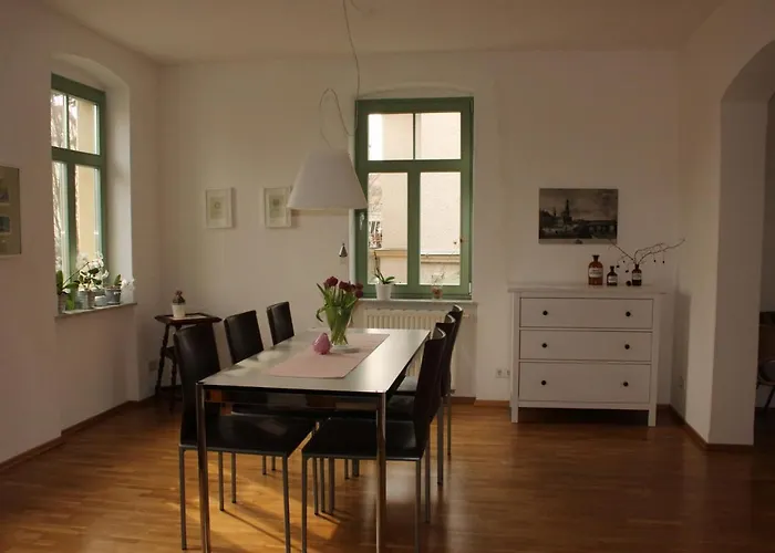 Апартаменты Traumhafte Etagenwohnung In Guenderzeitvilla Дрезден