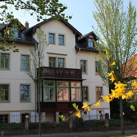 Traumhafte Etagenwohnung In Guenderzeitvilla * دريسدن