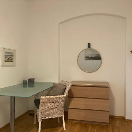 Traumhafte Etagenwohnung In Guenderzeitvilla *