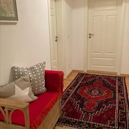 Traumhafte Etagenwohnung In Guenderzeitvilla شقة