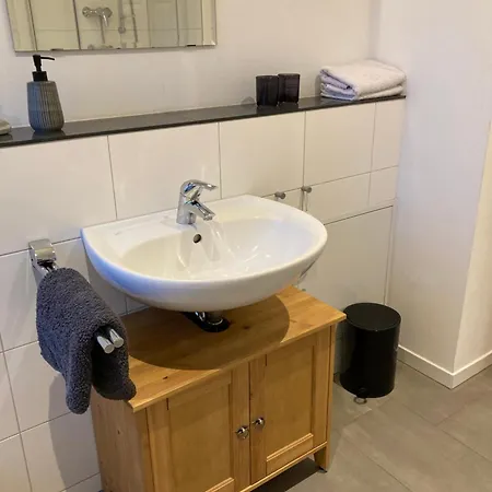 Traumhafte Etagenwohnung In Guenderzeitvilla *